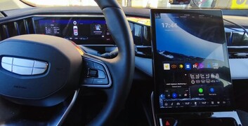 Установка голосового, навигации и приложений на Geely Atlas New в Бору